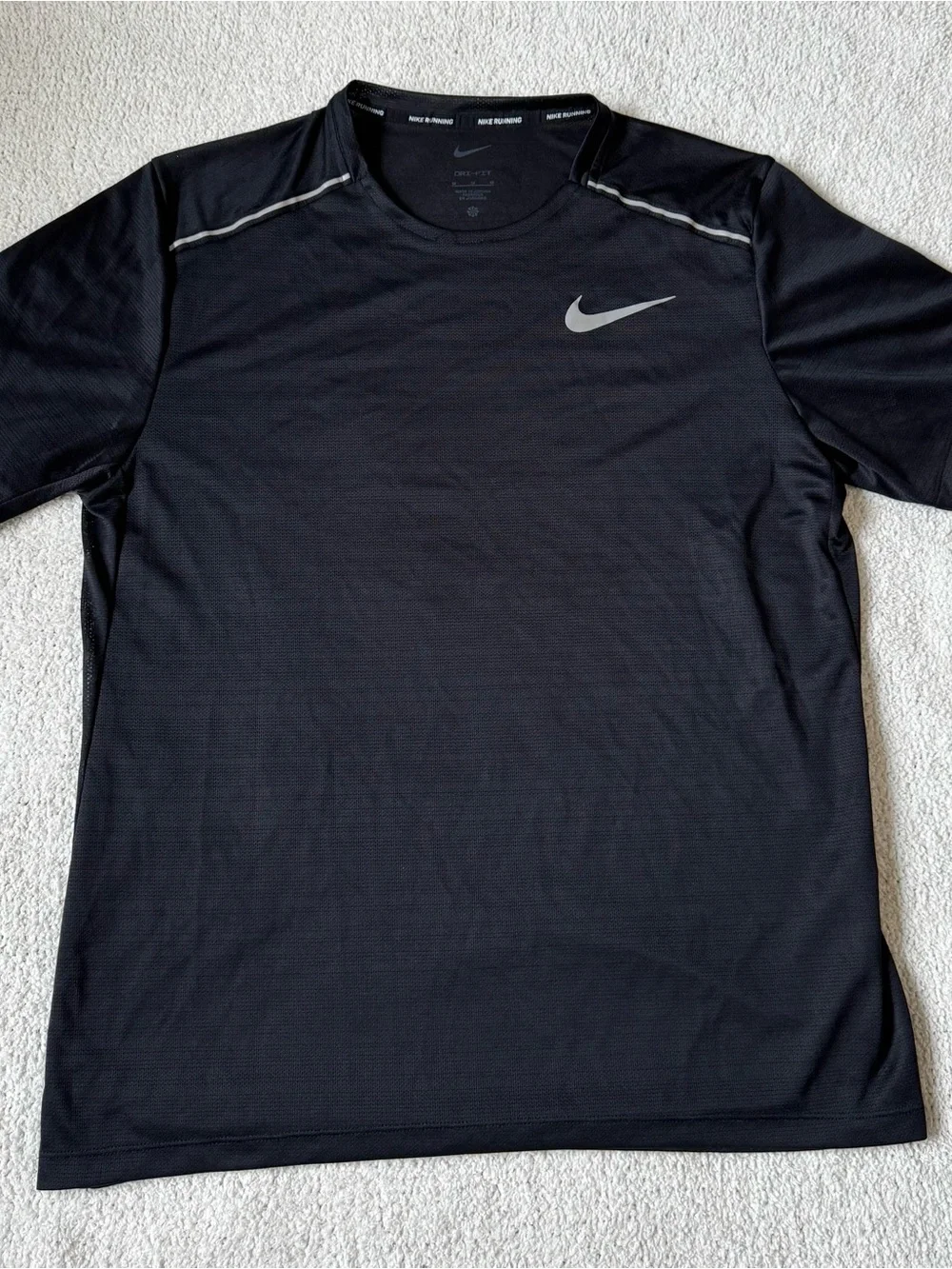 Nike Running Dri-Fit Shirt Men Medium Black Short Sleeve Activewear Gym Workout